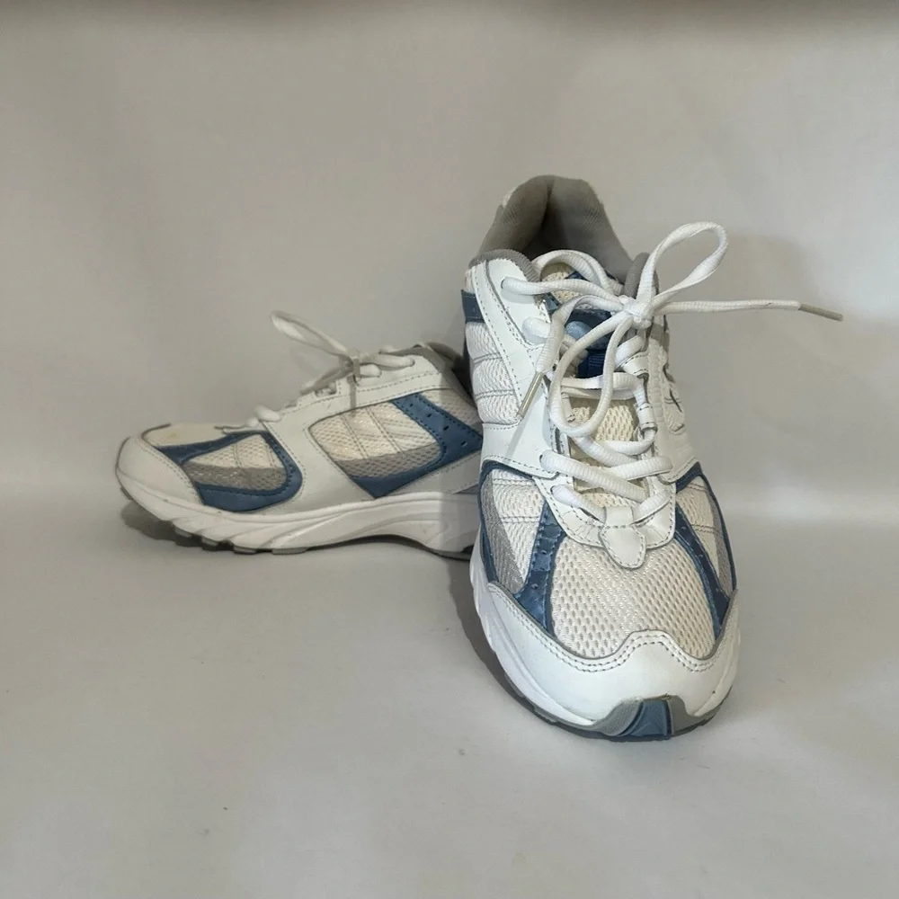 Avia White and Blue Sneakers Retro Comfort